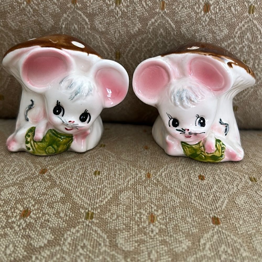 VINTAGE Enesco Missy Mouse Salt and Pepper Shakers